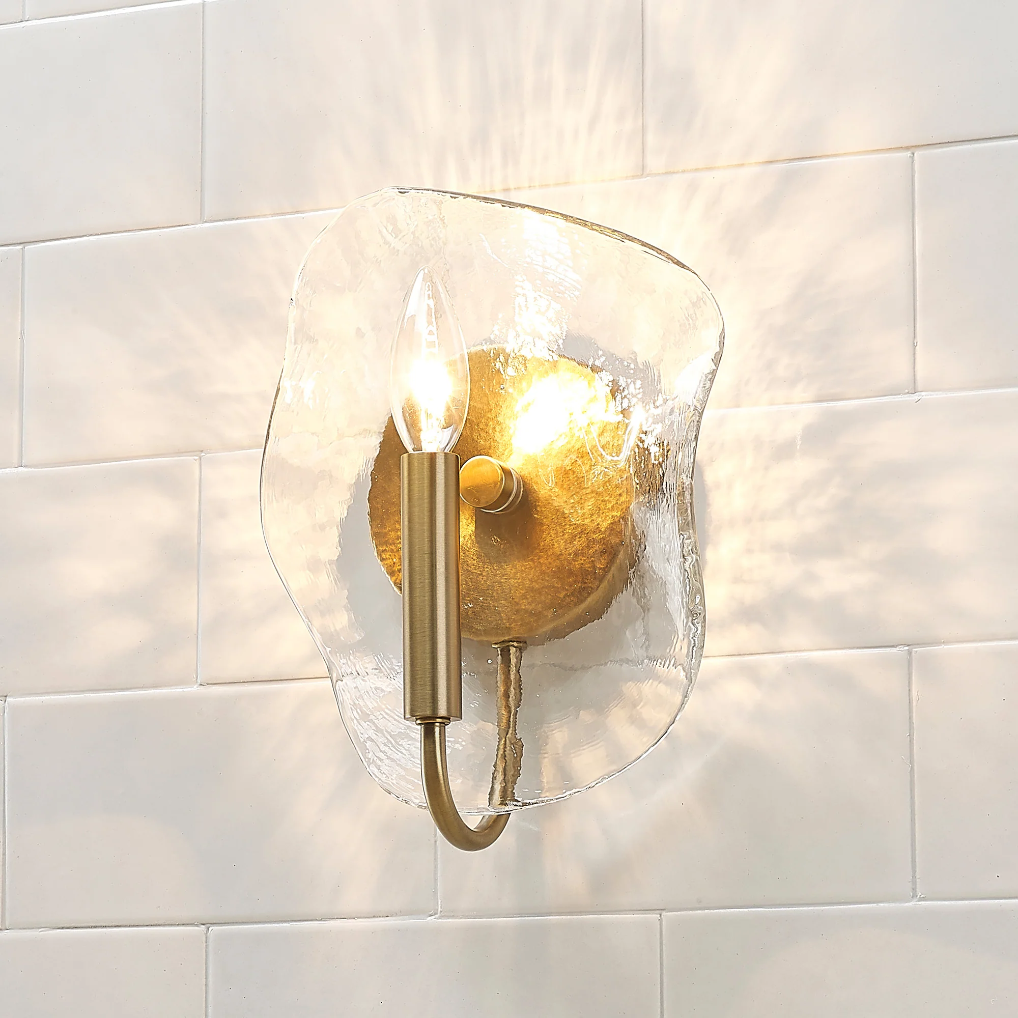 Samara 1-light Wall Sconce in Modern Brass - Image 4