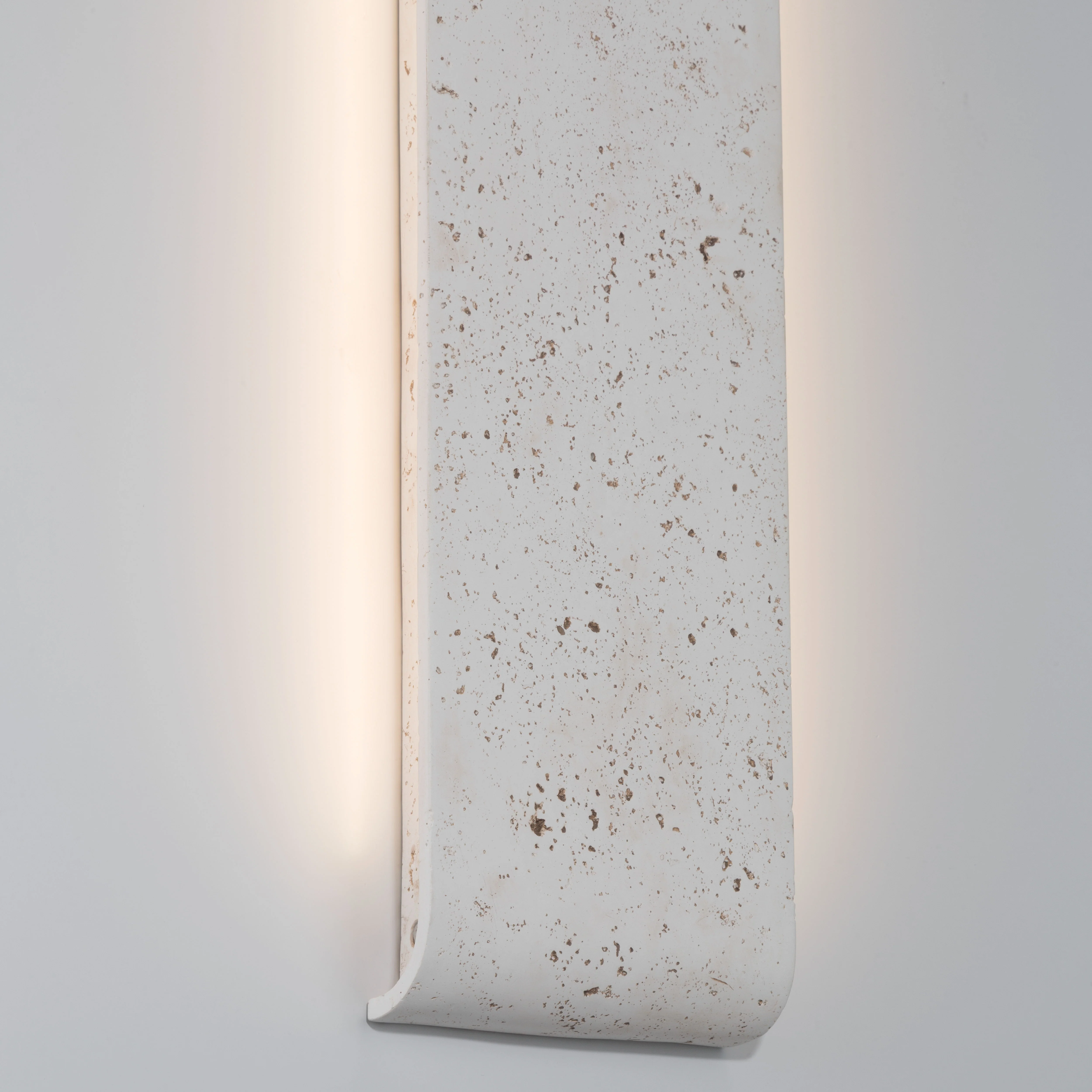 Stela Integrated LED 24in Outdoor Wall in White Travertine - Image 6